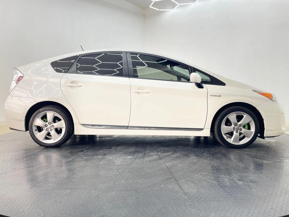 2012 Toyota Prius 3rd Gen - Image 3 of 21