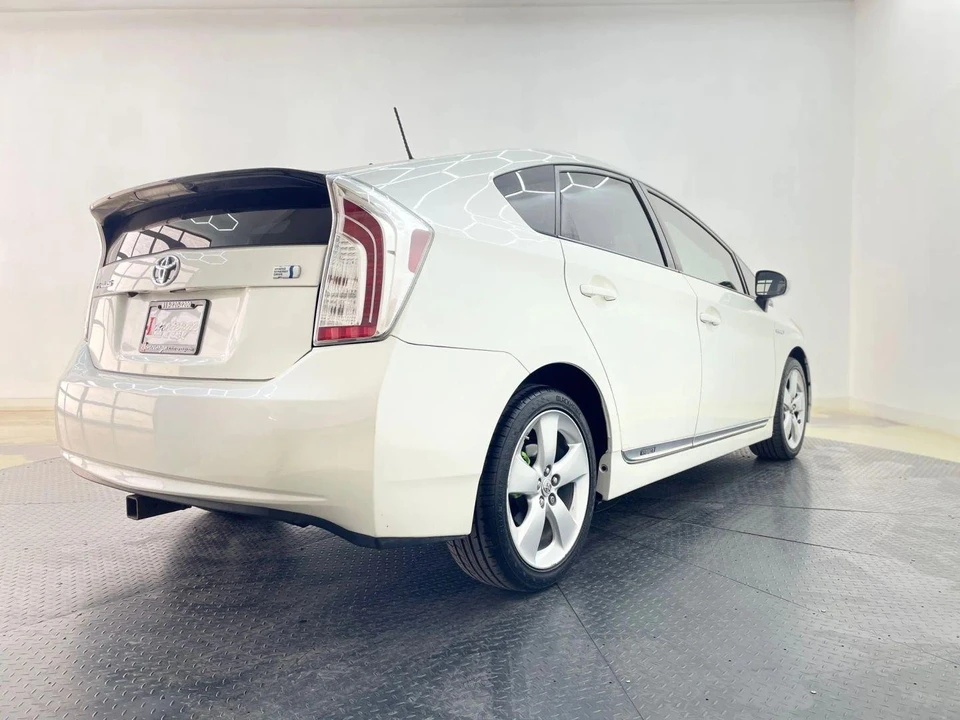 2012 Toyota Prius 3rd Gen - Image 4 of 21