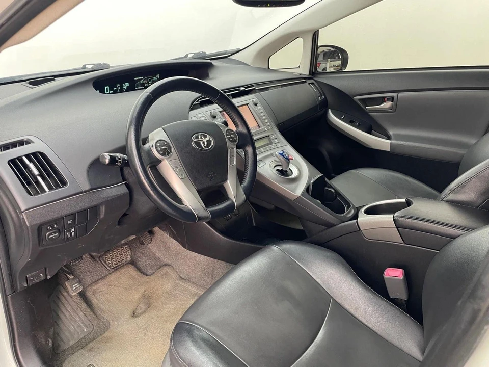 2012 Toyota Prius 3rd Gen - Image 11 of 21