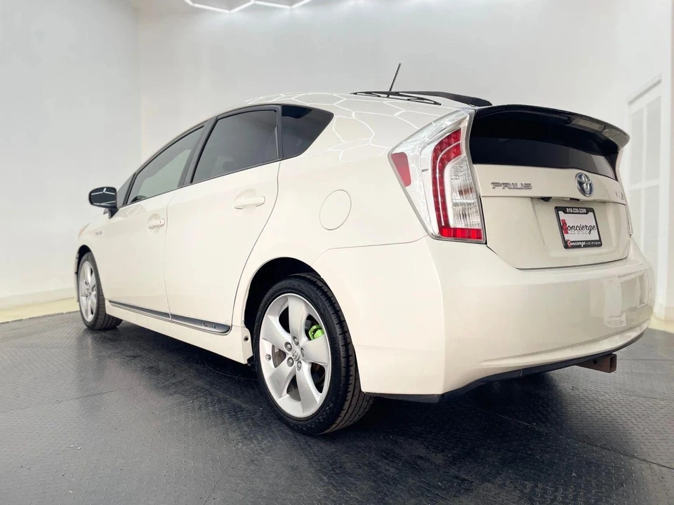 2012 Toyota Prius 3rd Gen - Image 6 of 21