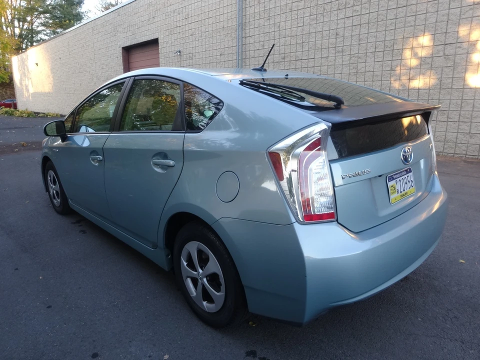 2012 Toyota Prius 3rd Gen - Image 7 of 20