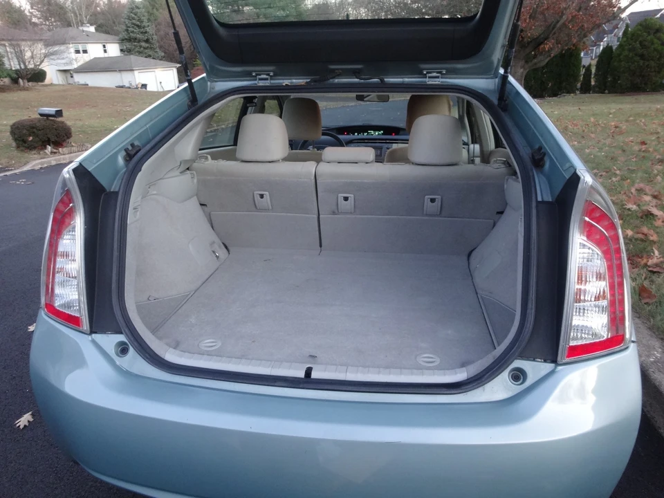 2012 Toyota Prius 3rd Gen - Image 12 of 20