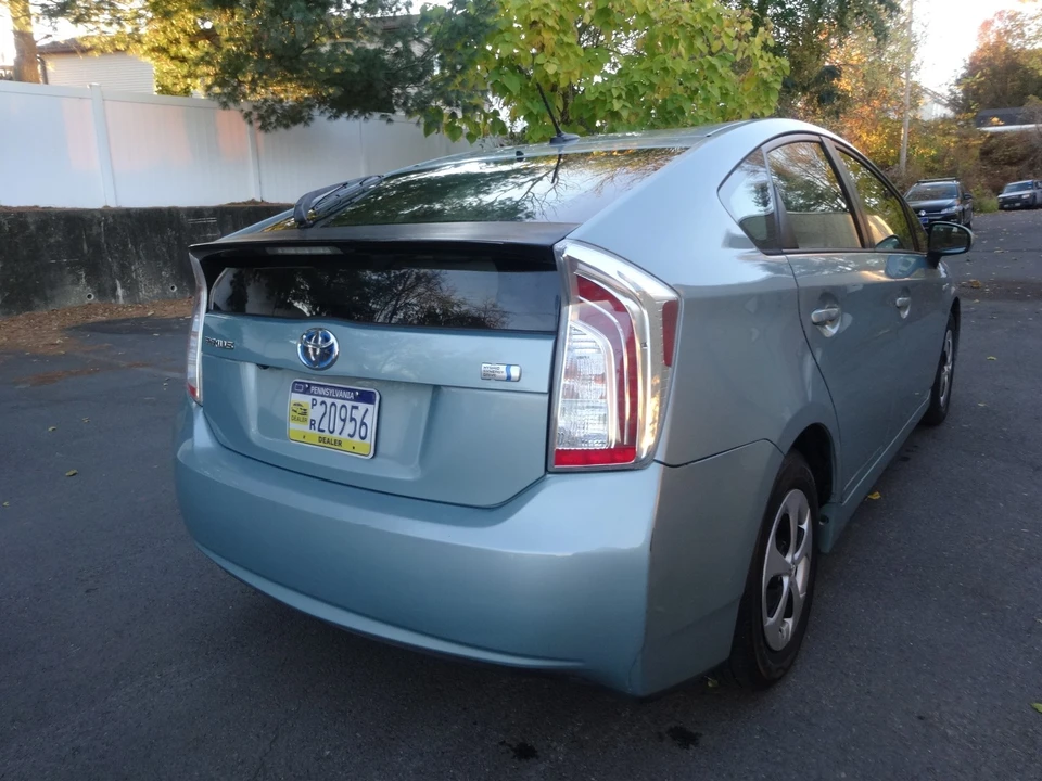 2012 Toyota Prius 3rd Gen - Image 5 of 20