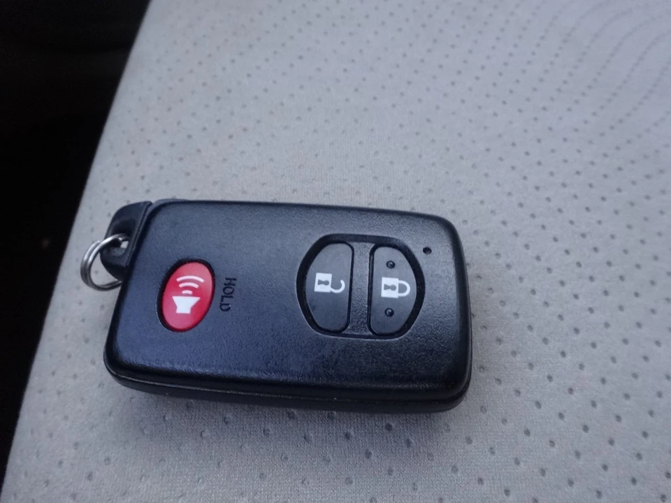 2012 Toyota Prius 3rd Gen - Image 17 of 20