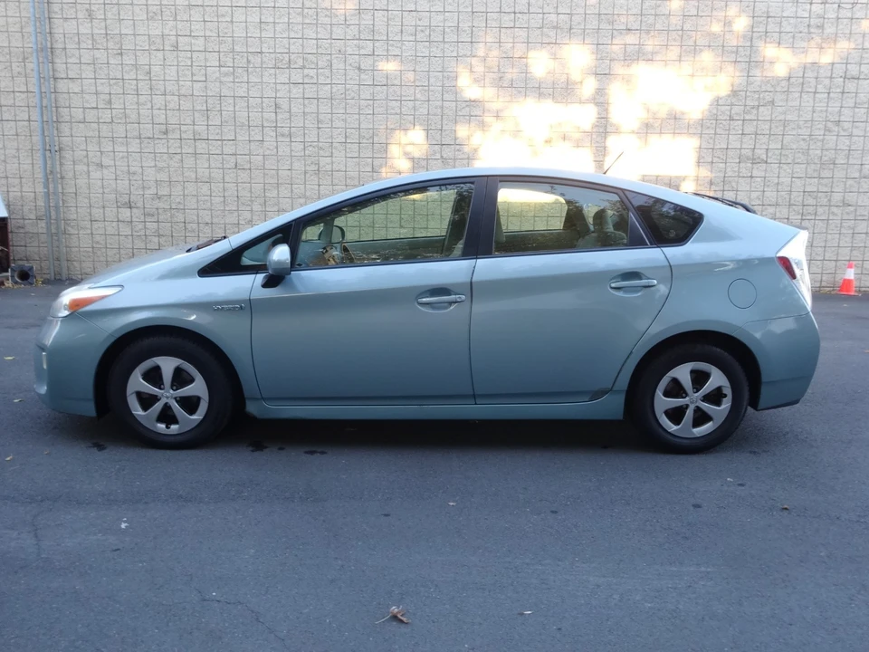 2012 Toyota Prius 3rd Gen - Image 8 of 20