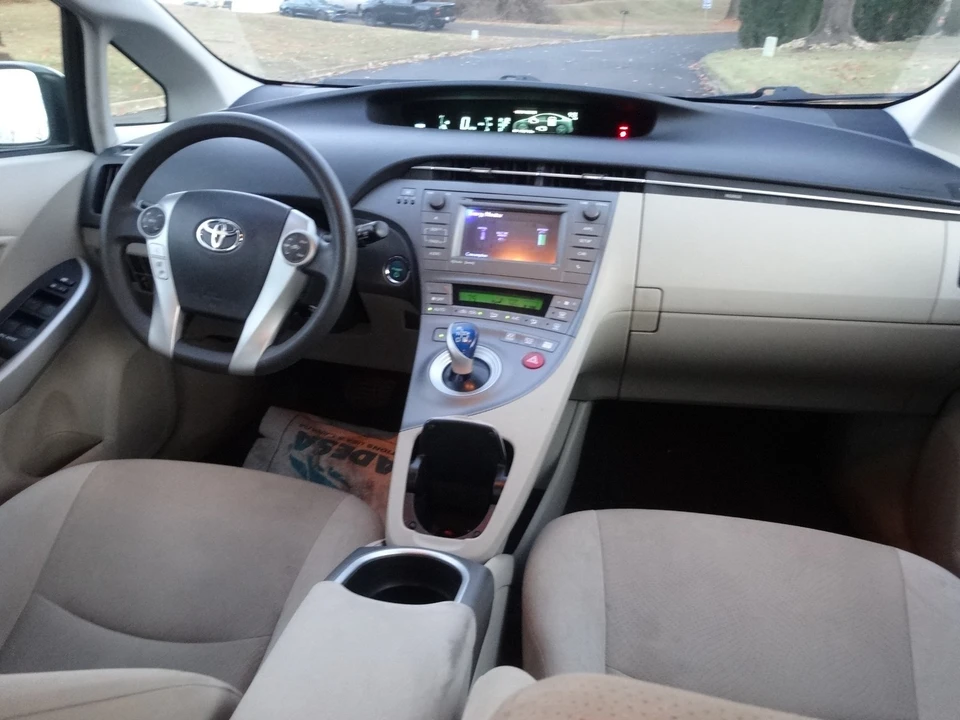 2012 Toyota Prius 3rd Gen - Image 15 of 20