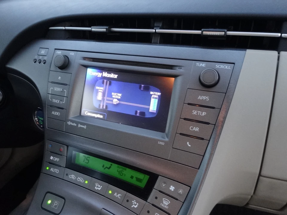 2012 Toyota Prius 3rd Gen - Image 13 of 20