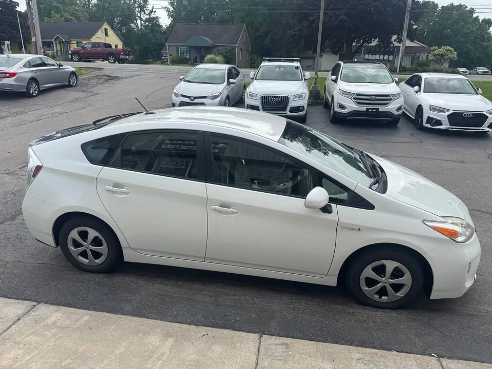 2012 Toyota Prius 3rd Gen - Image 8 of 20