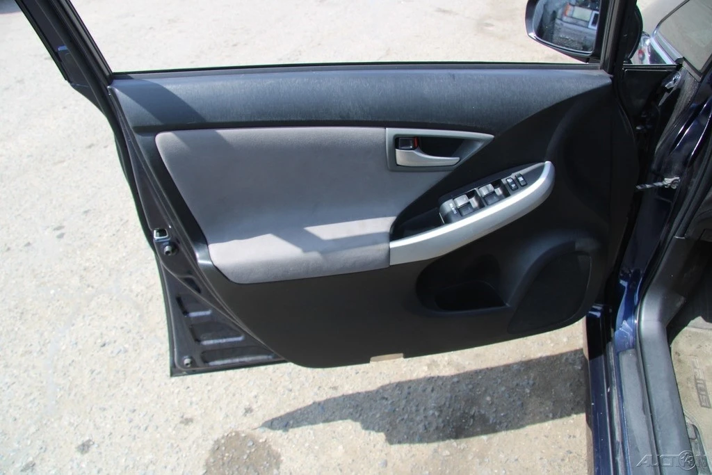 2012 Toyota Prius 3rd Gen - Image 13 of 21