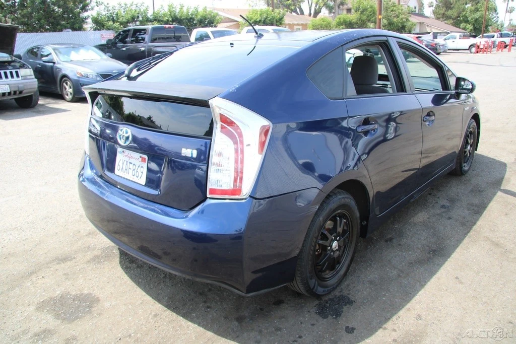 2012 Toyota Prius 3rd Gen - Image 7 of 21