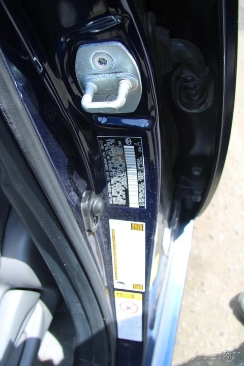 2012 Toyota Prius 3rd Gen - Image 12 of 21