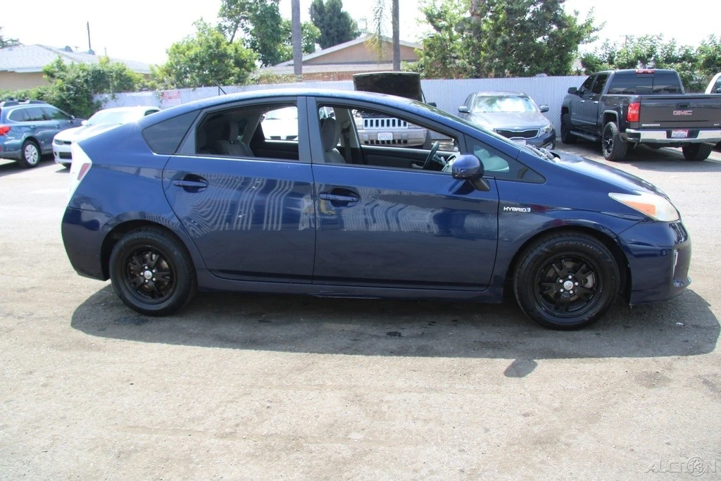 2012 Toyota Prius 3rd Gen - Image 9 of 21