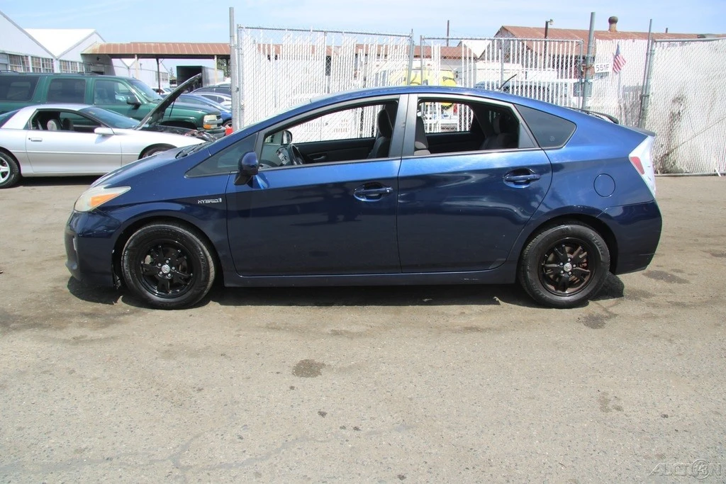2012 Toyota Prius 3rd Gen - Image 3 of 21