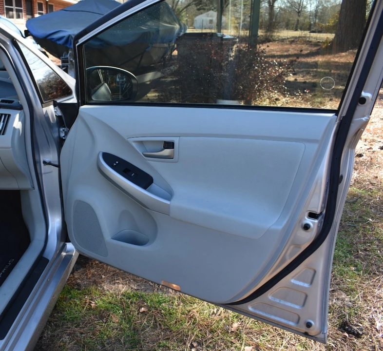 2012 Toyota Prius 3rd Gen - Image 16 of 20