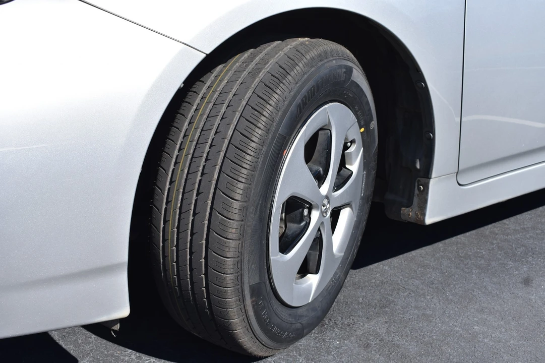 2012 Toyota Prius 3rd Gen - Image 19 of 20