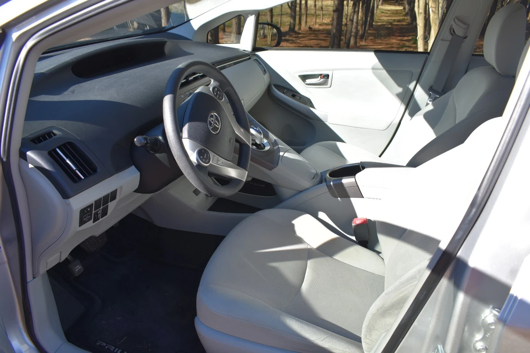 2012 Toyota Prius 3rd Gen - Image 13 of 20