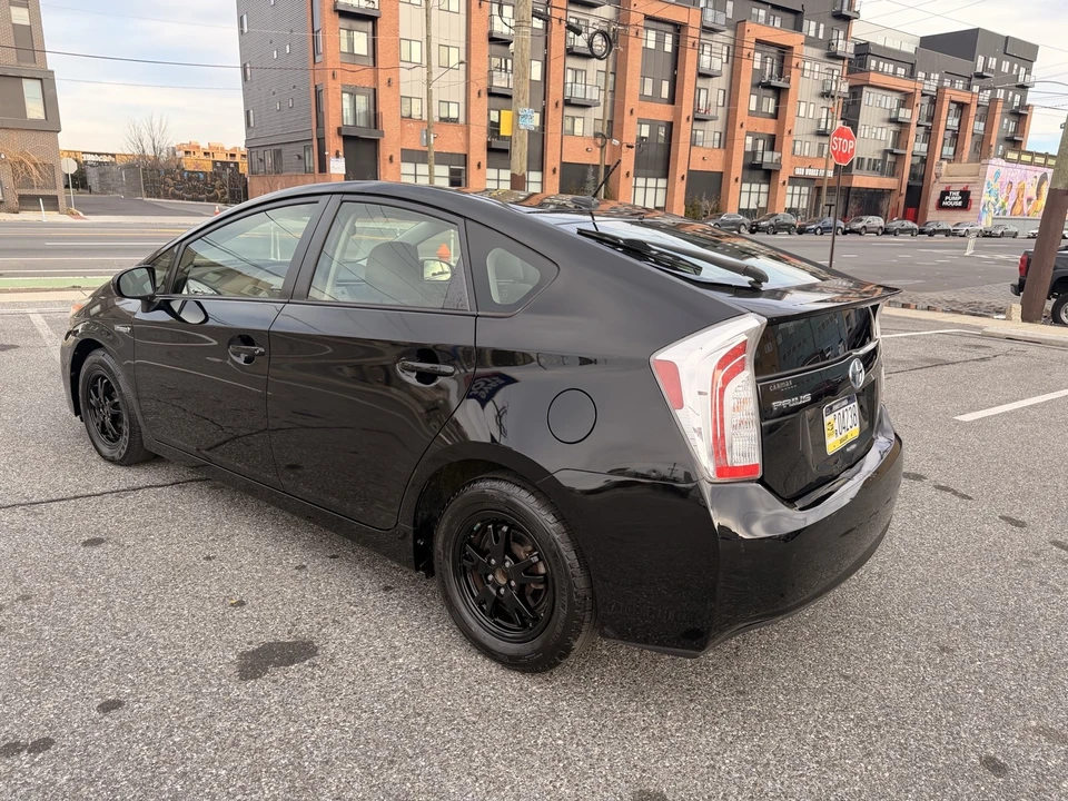 2012 Toyota Prius 3rd Gen - Image 7 of 19