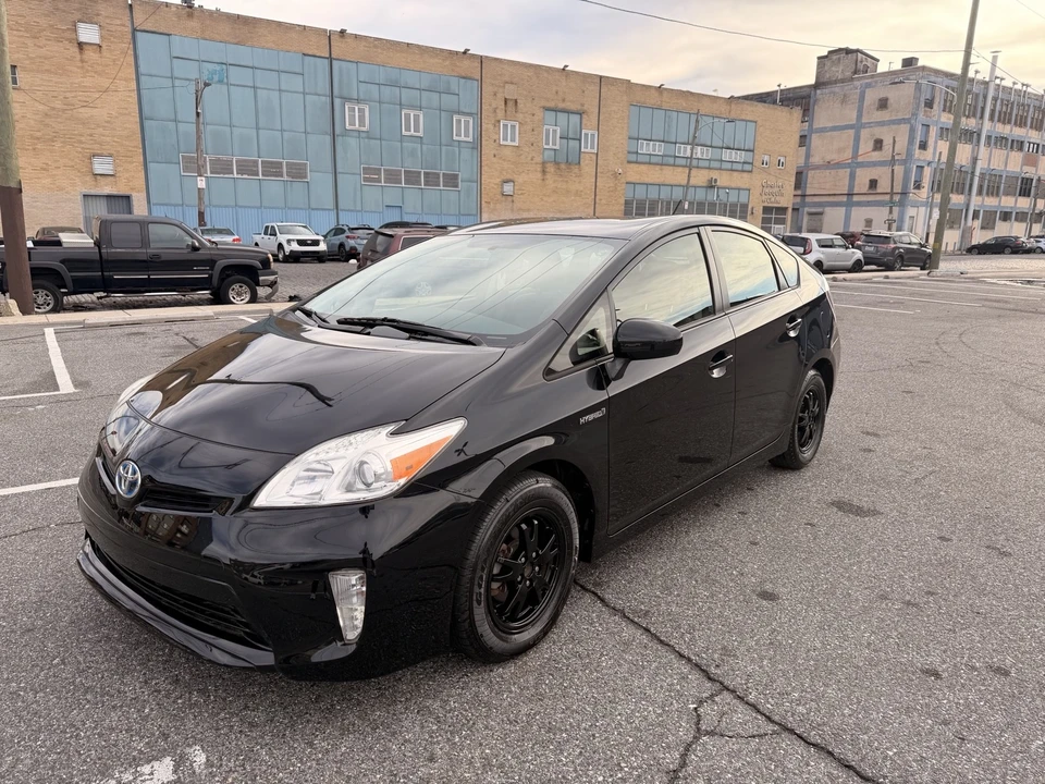 2012 Toyota Prius 3rd Gen - Image 8 of 19