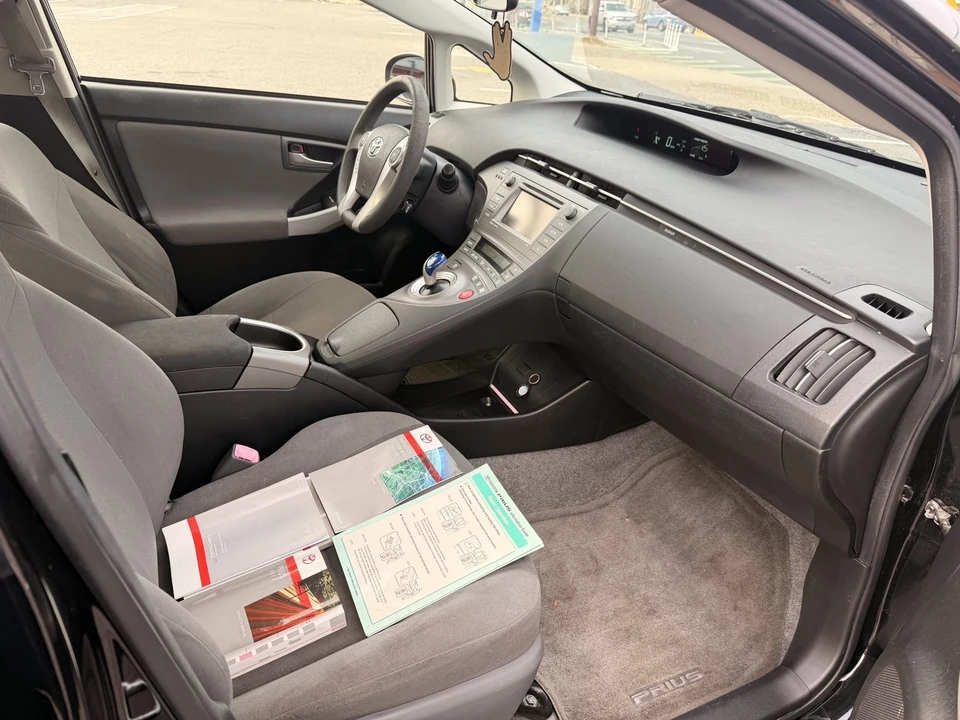 2012 Toyota Prius 3rd Gen - Image 16 of 19