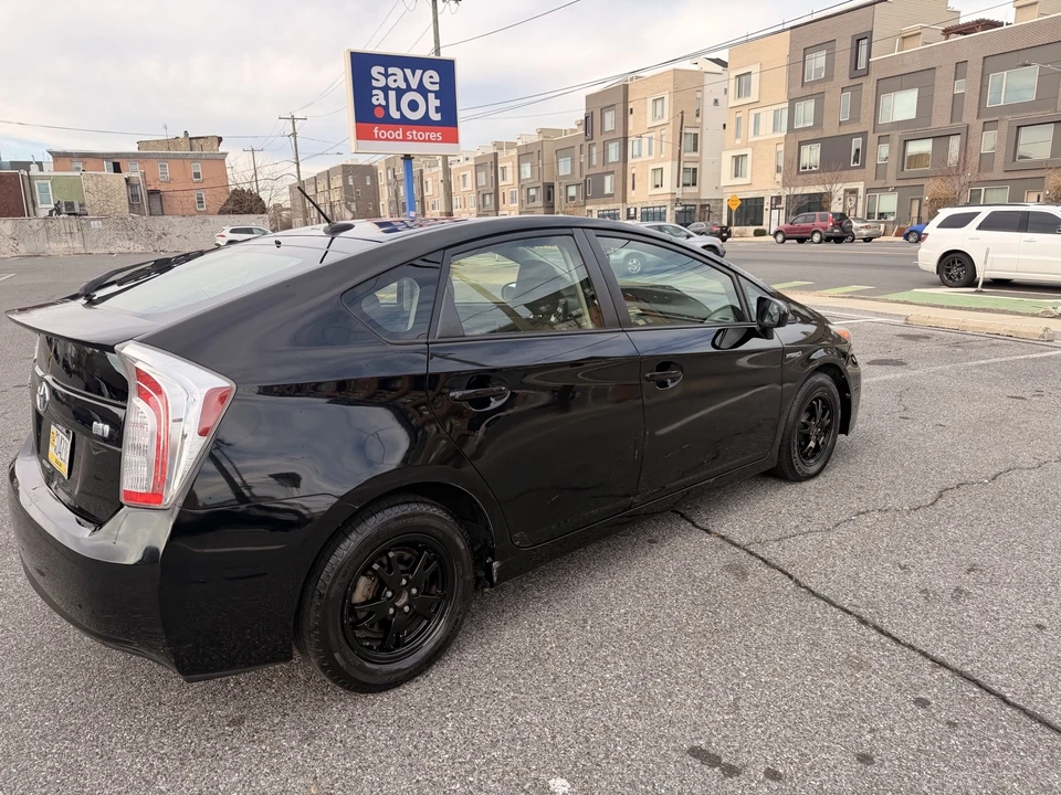 2012 Toyota Prius 3rd Gen - Image 6 of 19