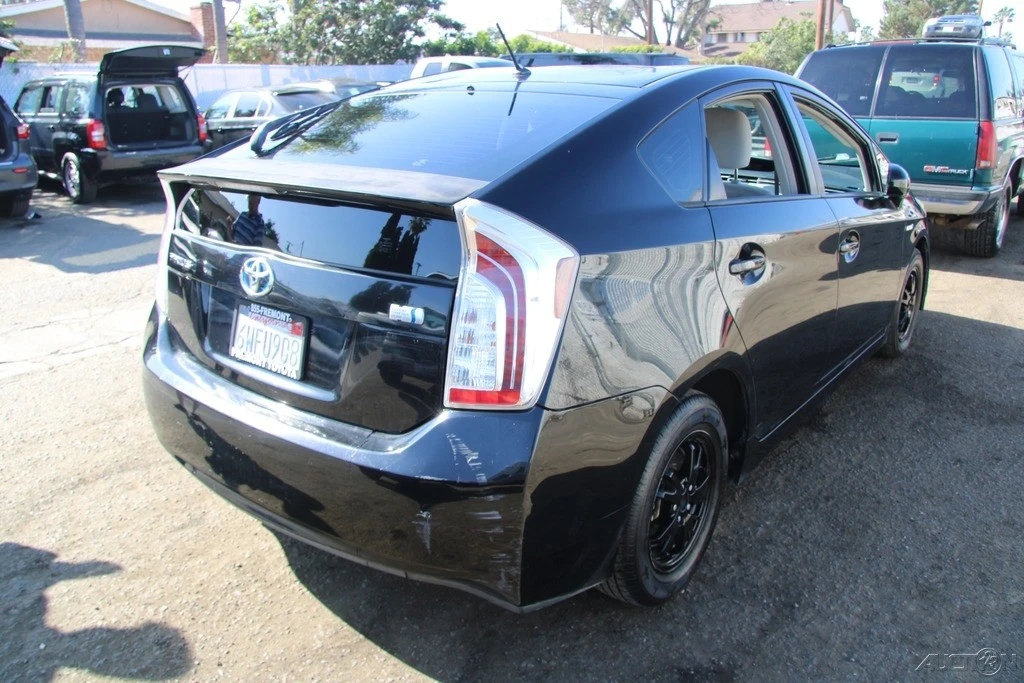 2012 Toyota Prius 3rd Gen - Image 6 of 21