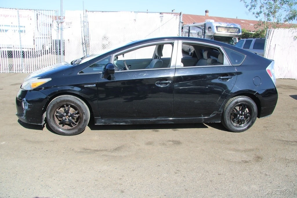 2012 Toyota Prius 3rd Gen - Image 3 of 21