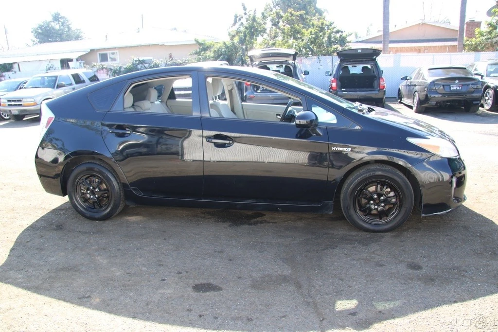 2012 Toyota Prius 3rd Gen - Image 7 of 21