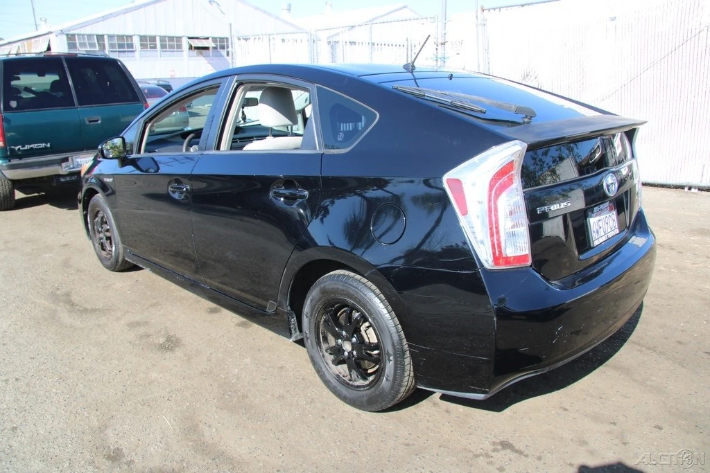 2012 Toyota Prius 3rd Gen - Image 4 of 21