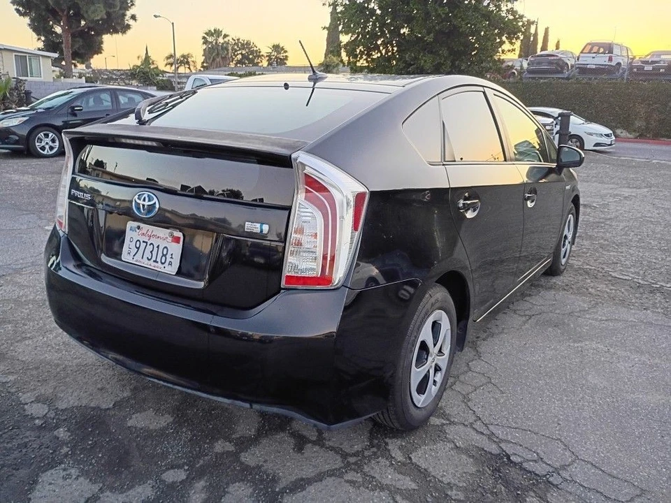 2012 Toyota Prius 3rd Gen - Image 4 of 10