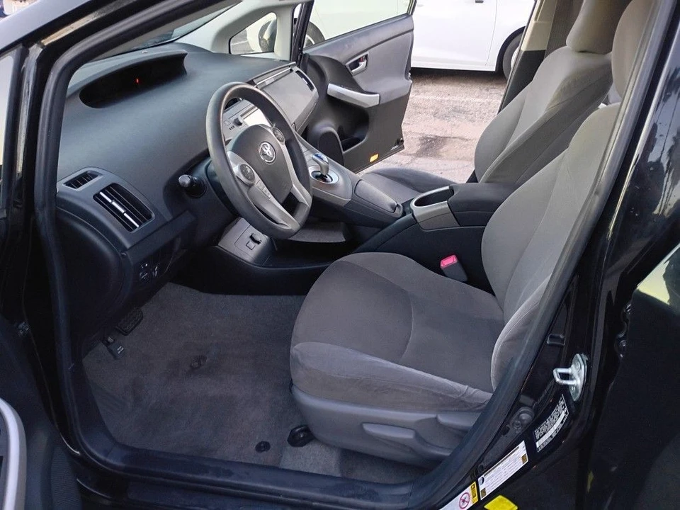 2012 Toyota Prius 3rd Gen - Image 9 of 10