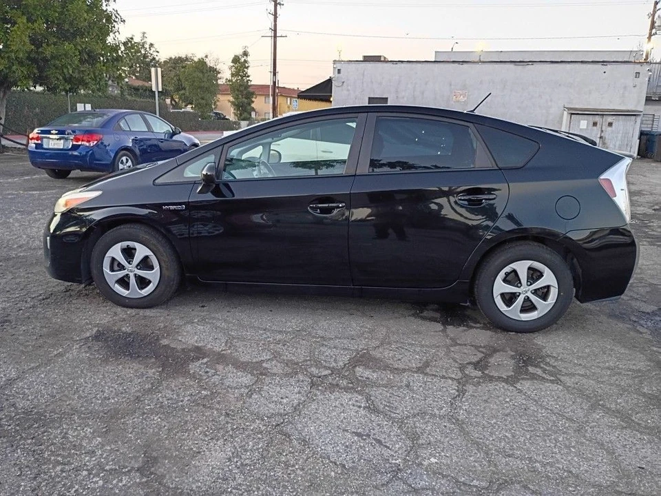 2012 Toyota Prius 3rd Gen - Image 5 of 10