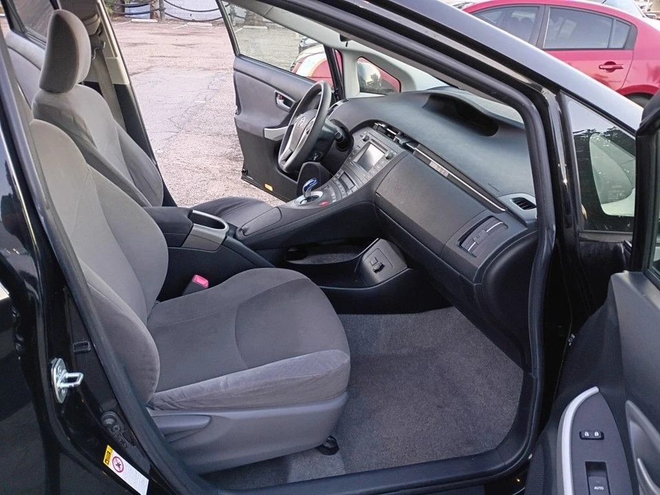 2012 Toyota Prius 3rd Gen - Image 8 of 10