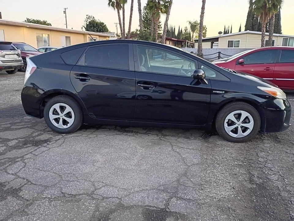 2012 Toyota Prius 3rd Gen - Image 6 of 10