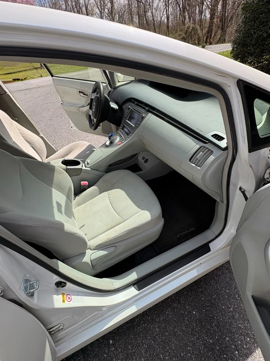 2012 Toyota Prius 3rd Gen - Image 15 of 20