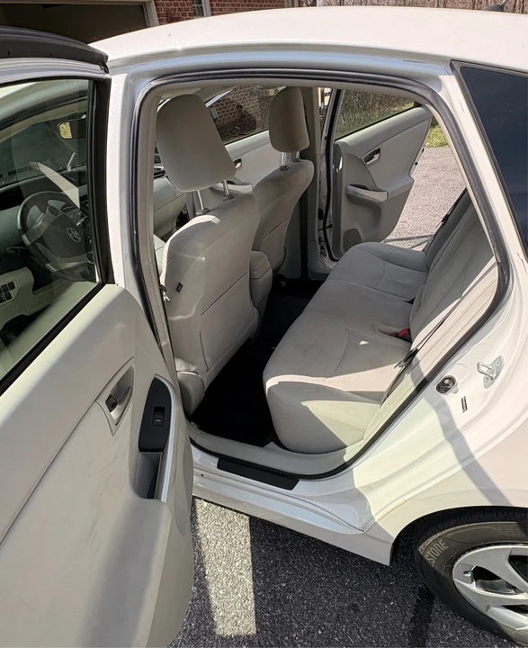 2012 Toyota Prius 3rd Gen - Image 12 of 20