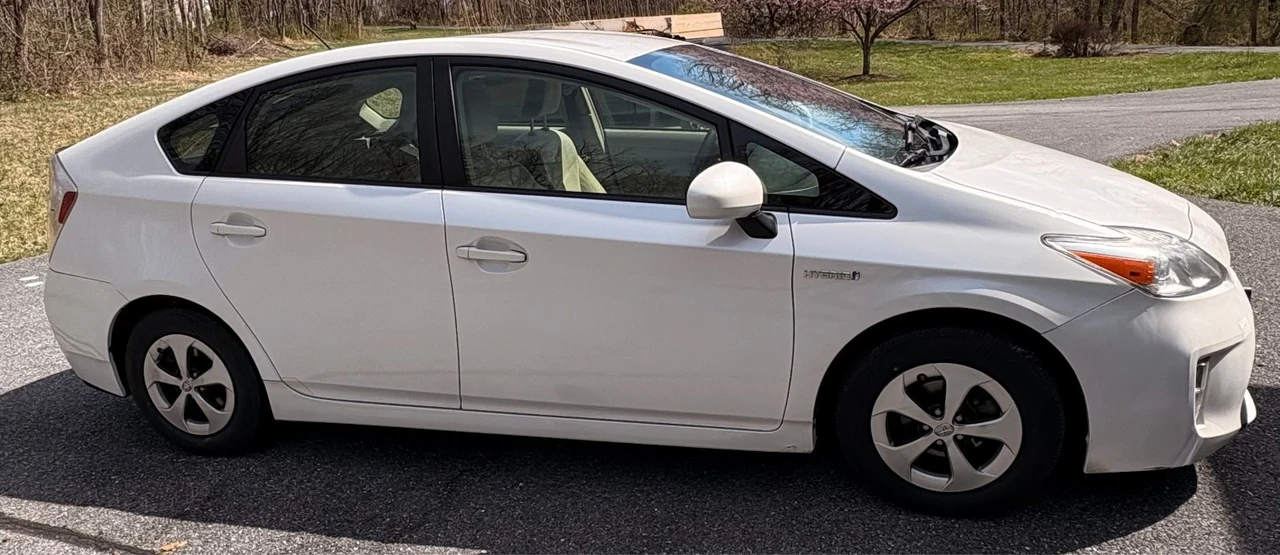 2012 Toyota Prius 3rd Gen - Image 2 of 20