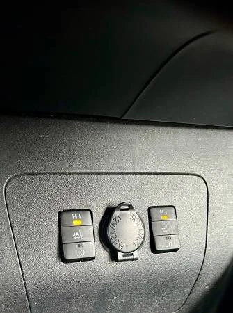 2012 Toyota Prius 3rd Gen - Image 7 of 21