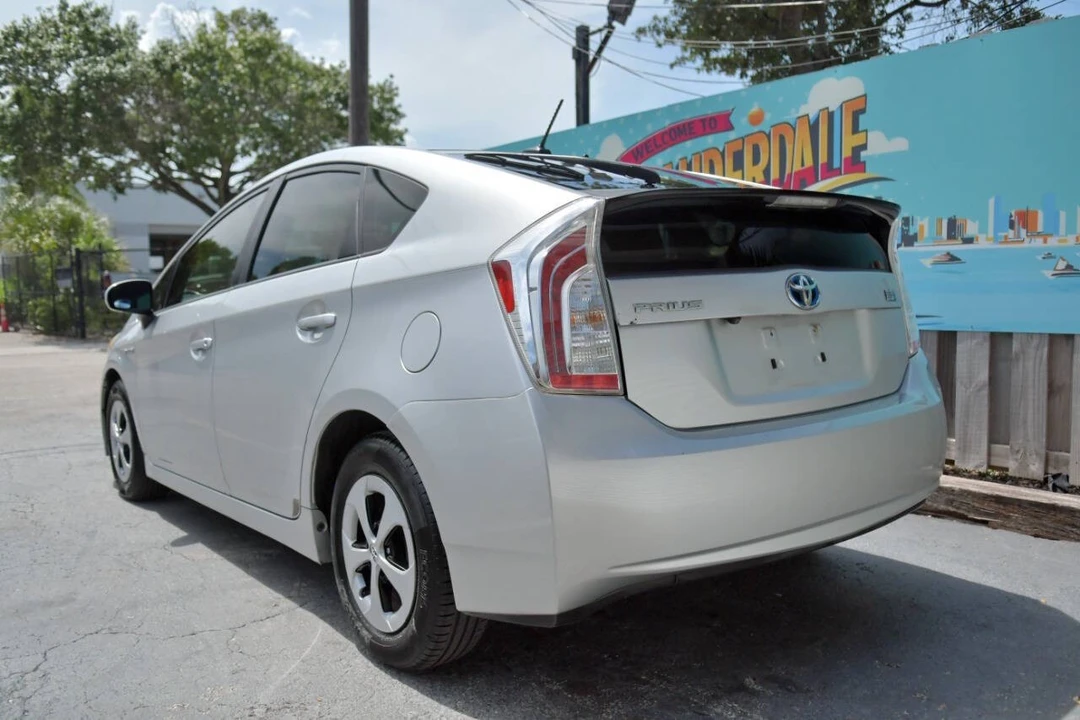 2012 Toyota Prius 3rd Gen - Image 8 of 12