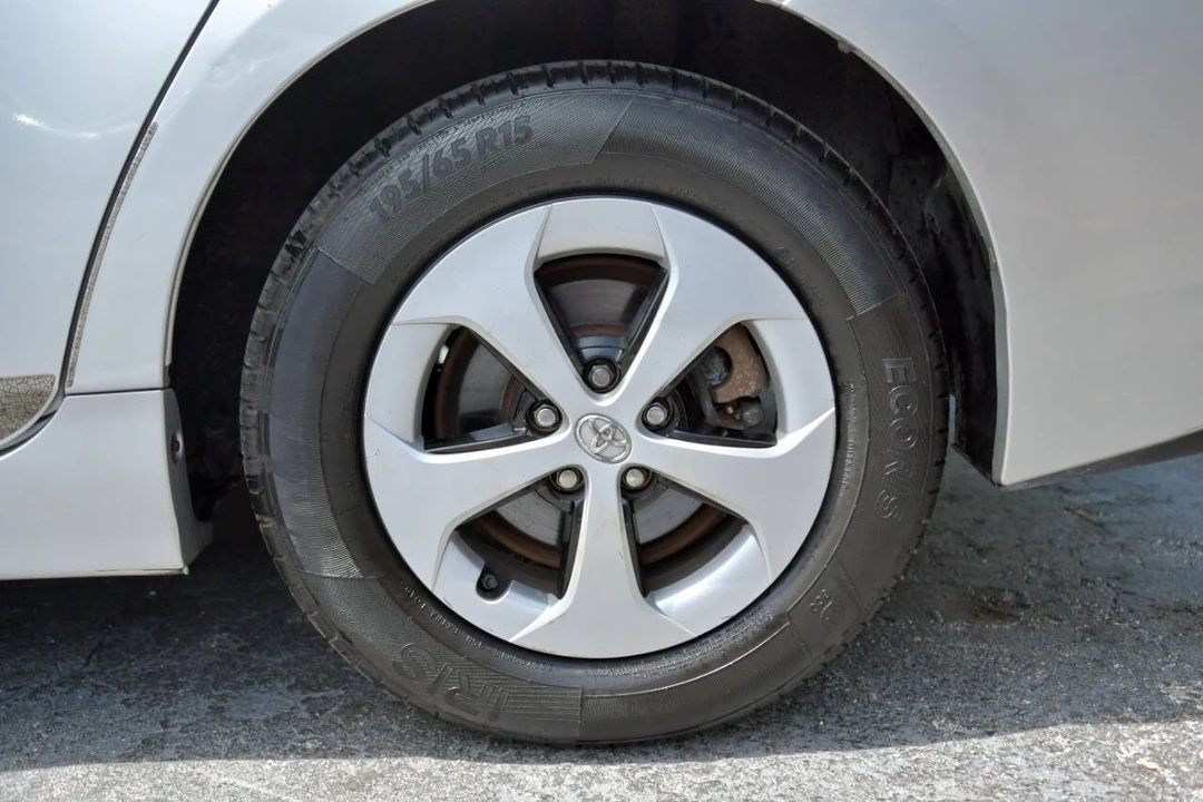2012 Toyota Prius 3rd Gen - Image 9 of 12