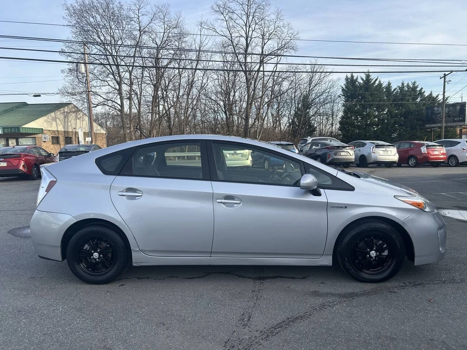 2012 Toyota Prius 3rd Gen - Image 4 of 21