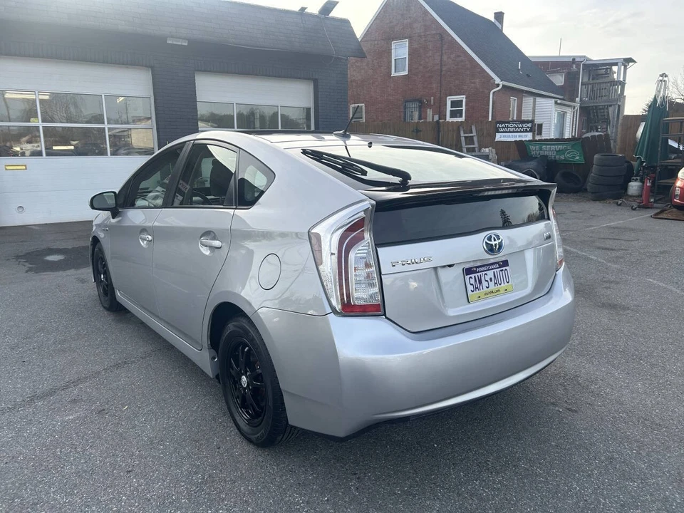 2012 Toyota Prius 3rd Gen - Image 7 of 21