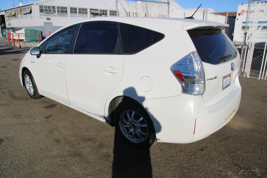 2012 Toyota Prius 3rd Gen - Image 4 of 21
