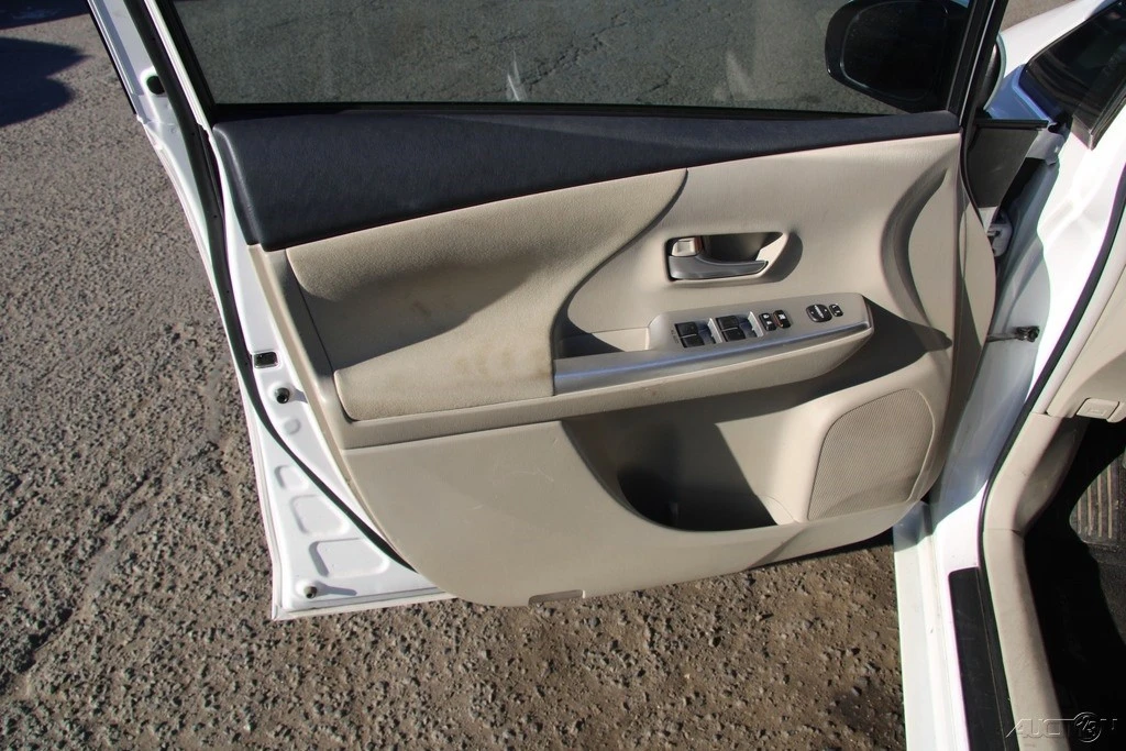 2012 Toyota Prius 3rd Gen - Image 11 of 21