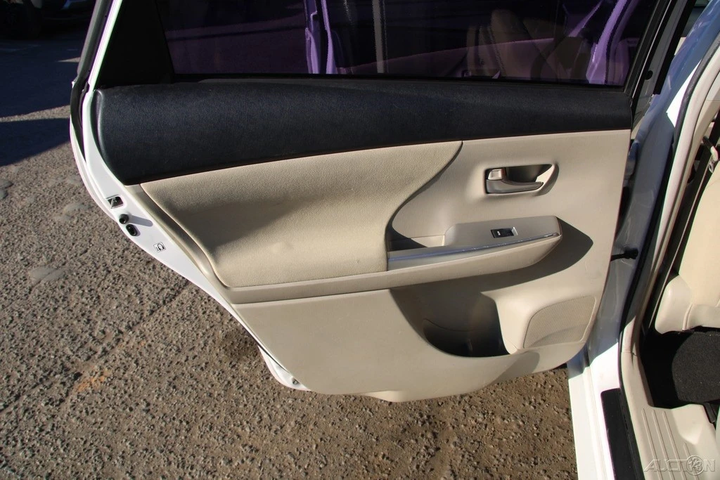 2012 Toyota Prius 3rd Gen - Image 18 of 21