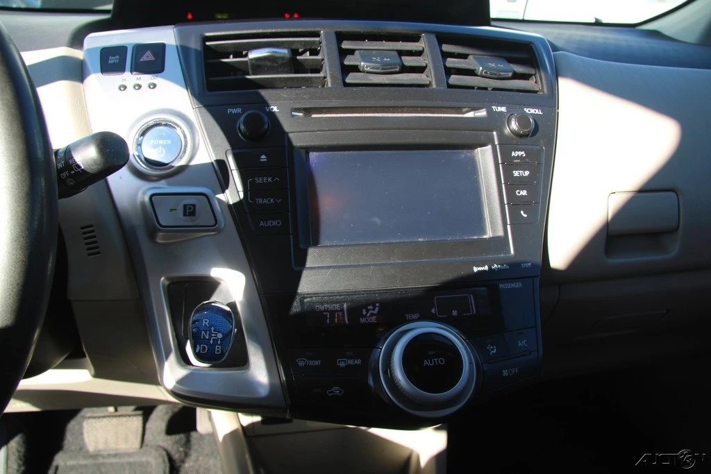 2012 Toyota Prius 3rd Gen - Image 17 of 21