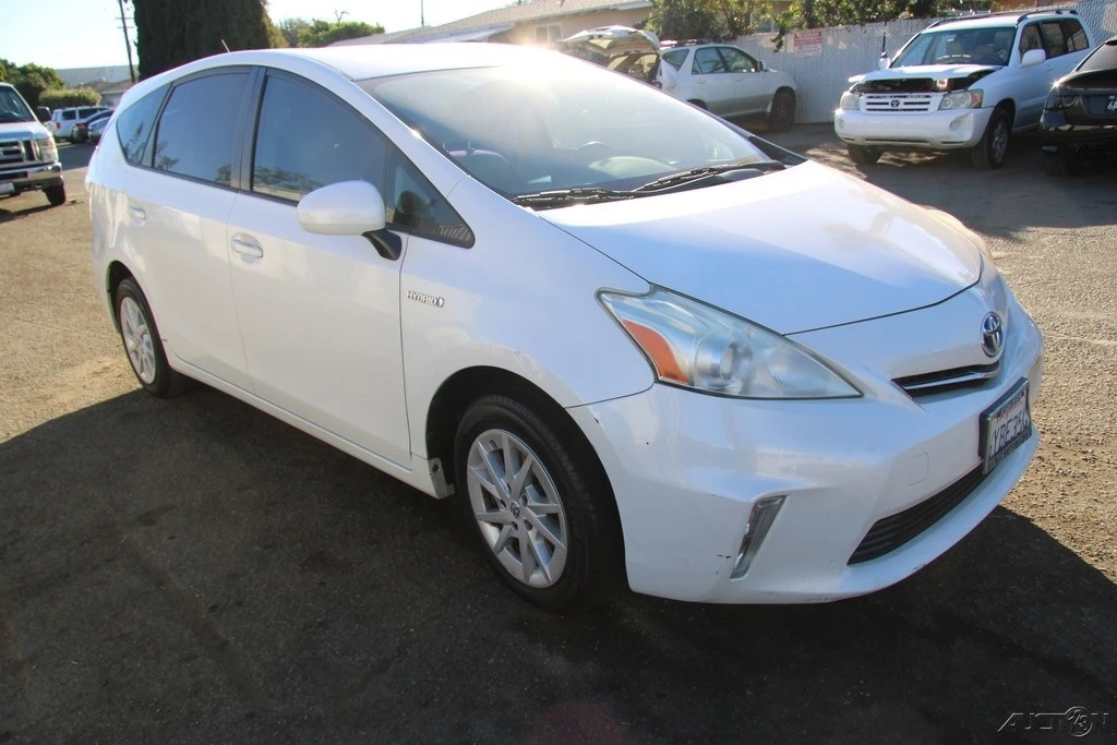 2012 Toyota Prius 3rd Gen - Image 8 of 21