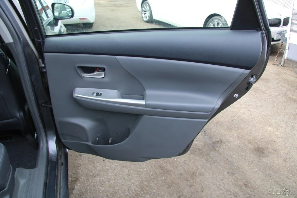 2012 Toyota Prius 3rd Gen - Image 20 of 21