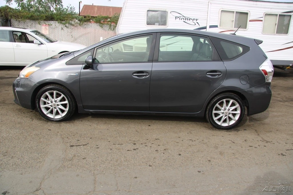 2012 Toyota Prius 3rd Gen - Image 3 of 21