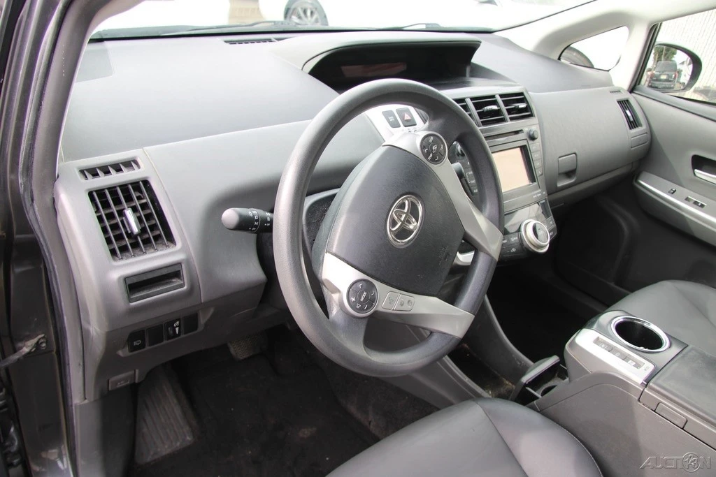 2012 Toyota Prius 3rd Gen - Image 13 of 21