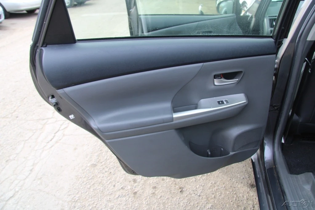2012 Toyota Prius 3rd Gen - Image 17 of 21